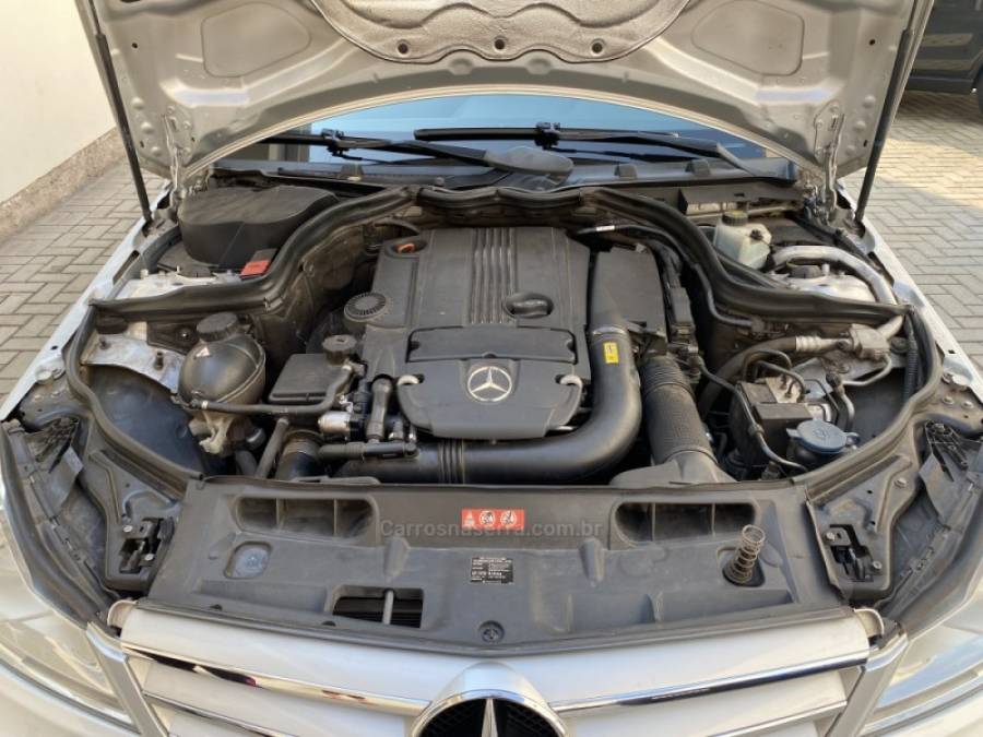 MERCEDES-BENZ - C 180 - 2011/2012 - Prata - R$ 72.900,00