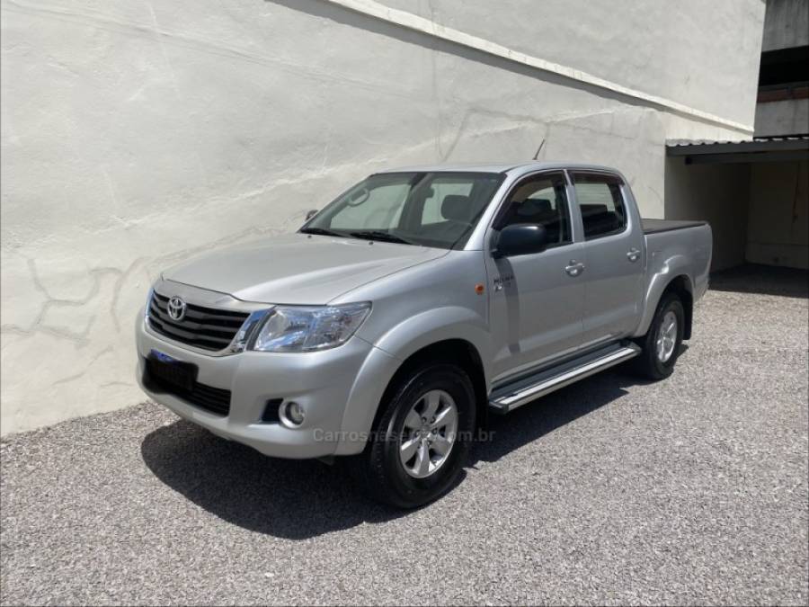 TOYOTA - HILUX - 2014/2014 - Prata - R$ 120.900,00