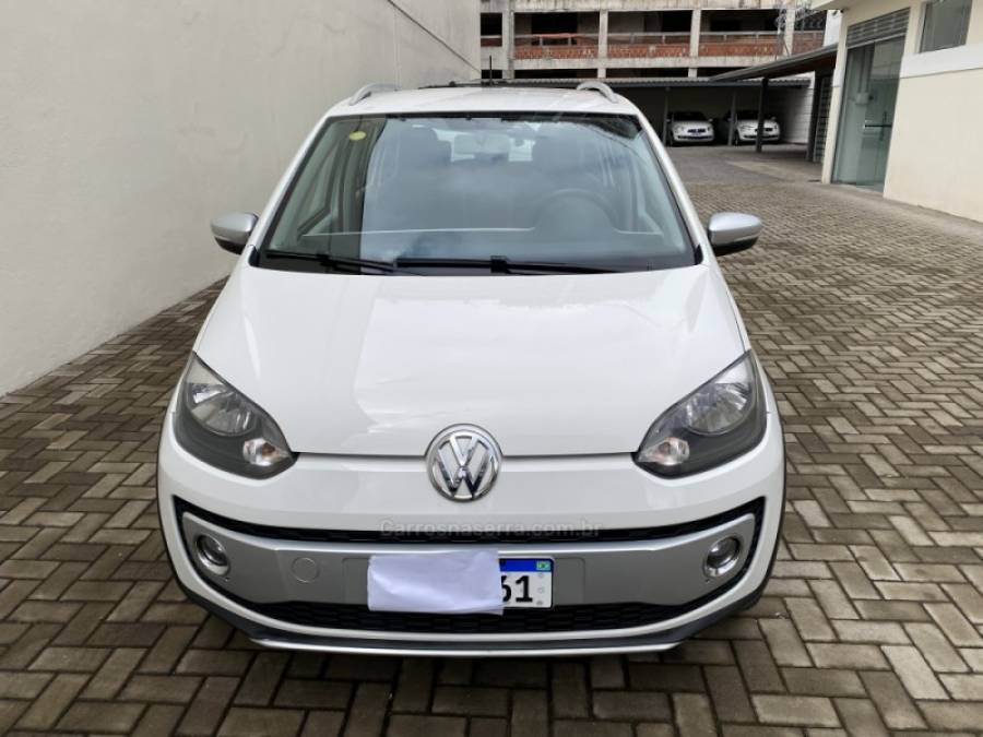 VOLKSWAGEN - UP - 2015/2016 - Branca - R$ 51.900,00