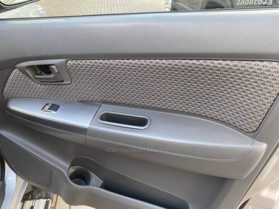 TOYOTA - HILUX - 2014/2014 - Prata - R$ 120.900,00