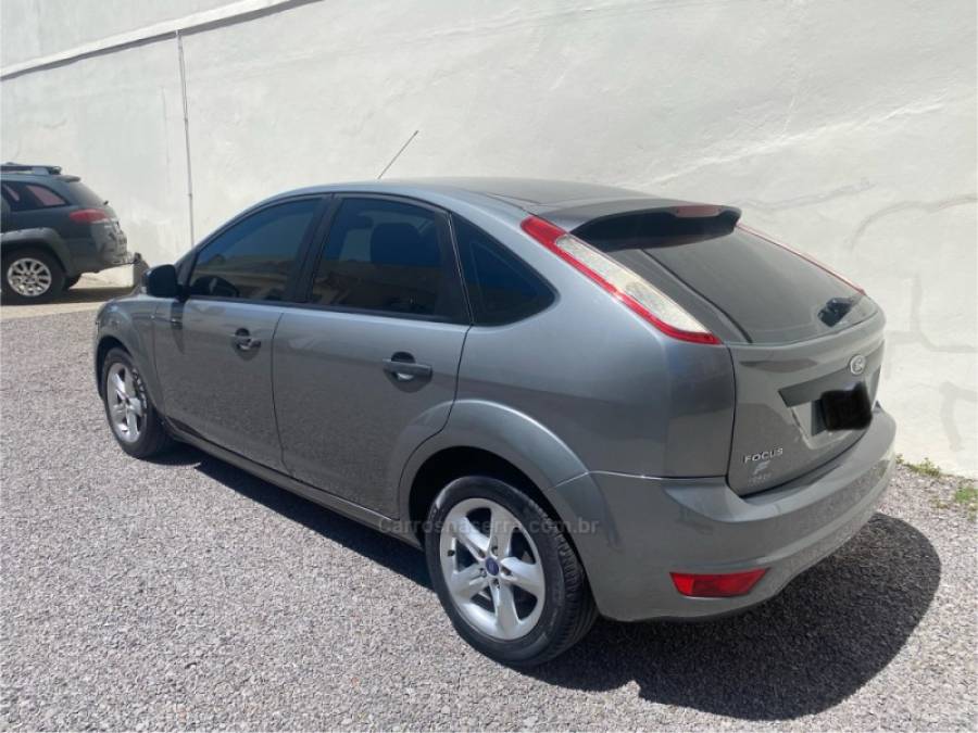 FORD - FOCUS - 2011/2012 - Cinza - R$ 40.900,00