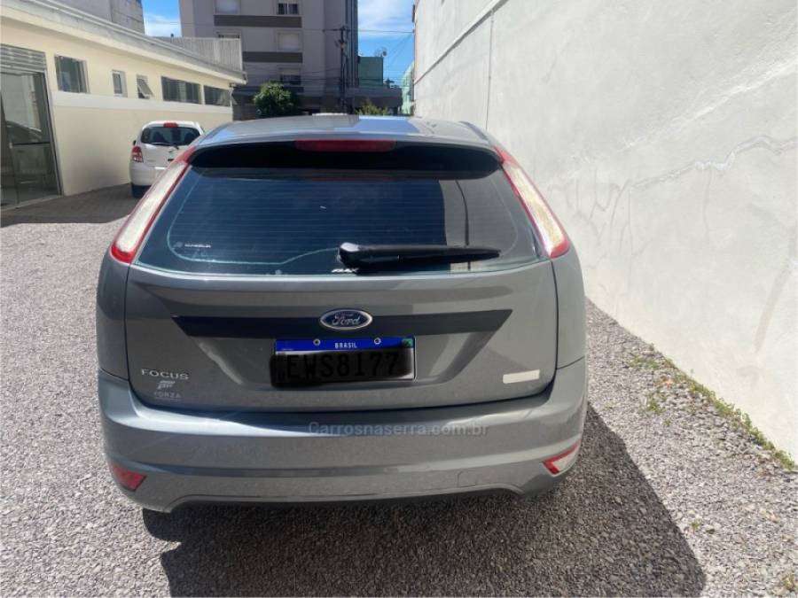 FORD - FOCUS - 2011/2012 - Cinza - R$ 40.900,00