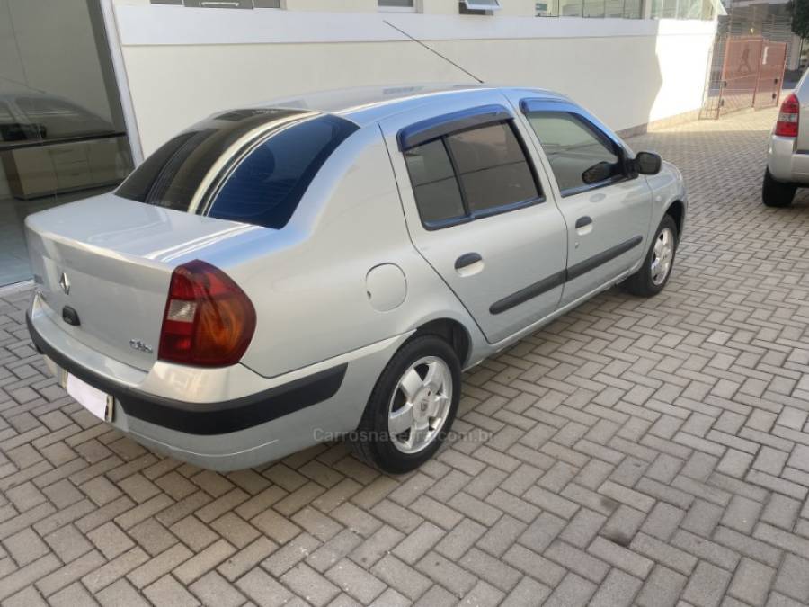 RENAULT - CLIO - 2004/2004 - Prata - R$ 19.900,00