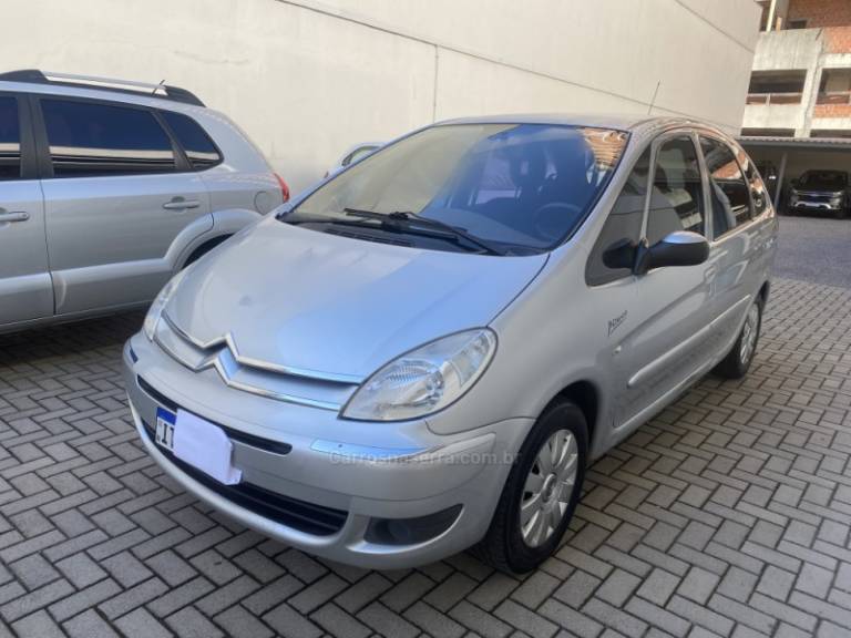 CITROËN - XSARA PICASSO - 2011/2012 - Prata - R$ 23.900,00