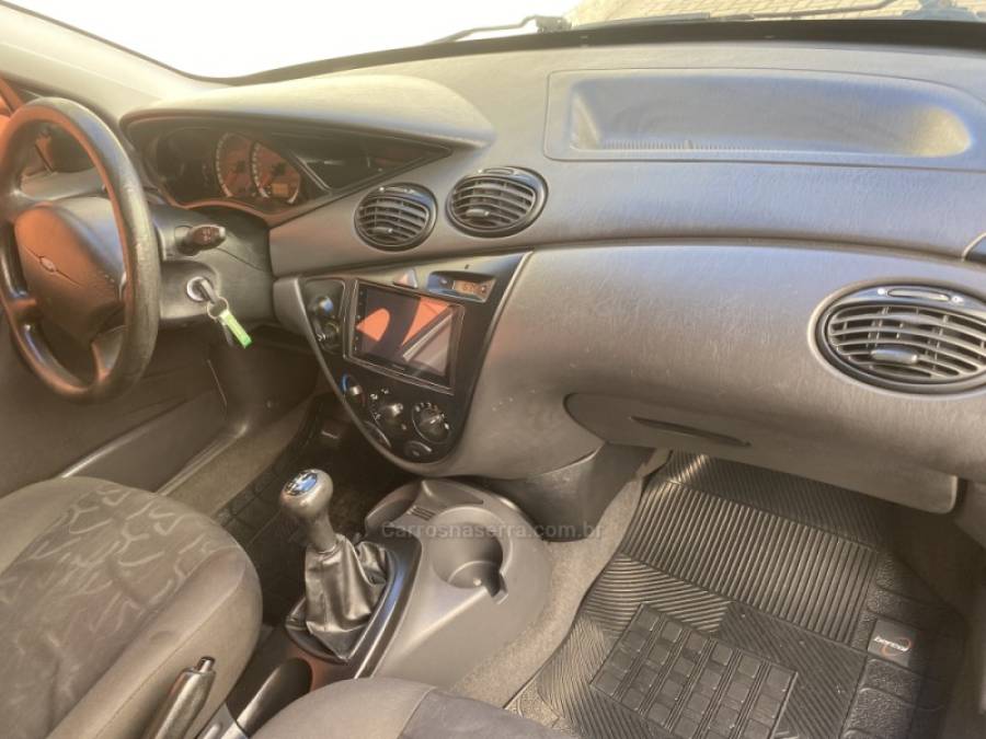 FORD - FOCUS - 2008/2008 - Prata - R$ 25.900,00
