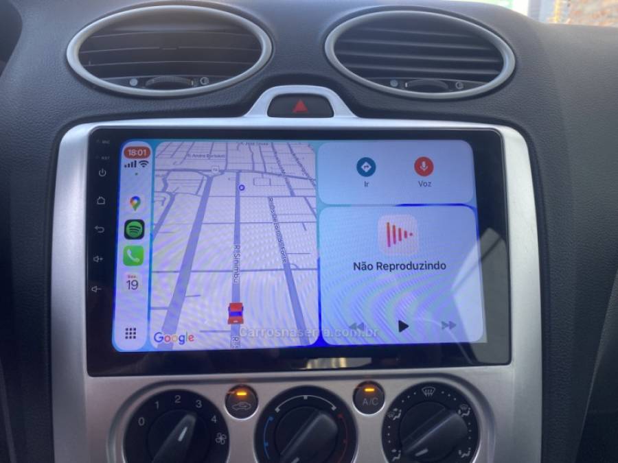 FORD - FOCUS - 2011/2012 - Preta - R$ 42.900,00