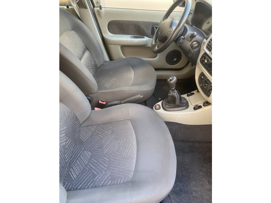 RENAULT - CLIO - 2004/2004 - Prata - R$ 19.900,00