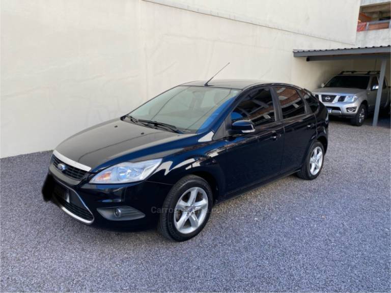 FORD - FOCUS - 2010/2011 - Preta - R$ 39.900,00