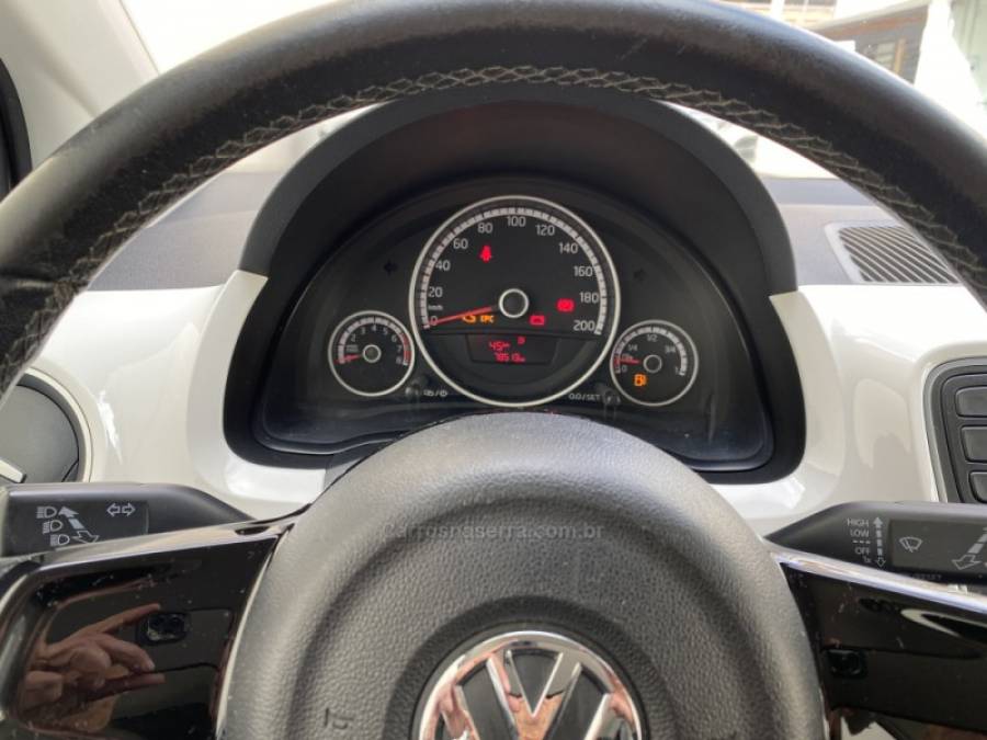 VOLKSWAGEN - UP - 2015/2016 - Branca - R$ 51.900,00