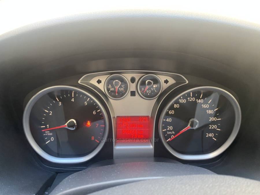 FORD - FOCUS - 2011/2012 - Cinza - R$ 40.900,00