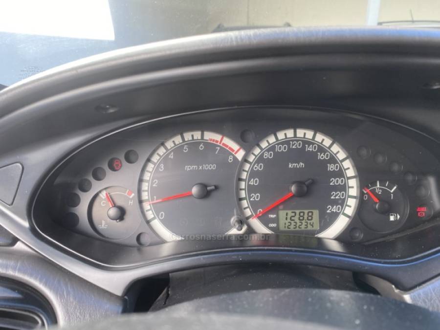 FORD - FOCUS - 2008/2008 - Prata - R$ 25.900,00