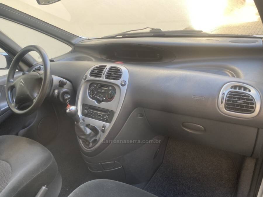 CITROËN - XSARA PICASSO - 2011/2012 - Prata - R$ 23.900,00