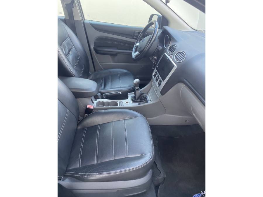 FORD - FOCUS - 2011/2012 - Preta - R$ 42.900,00