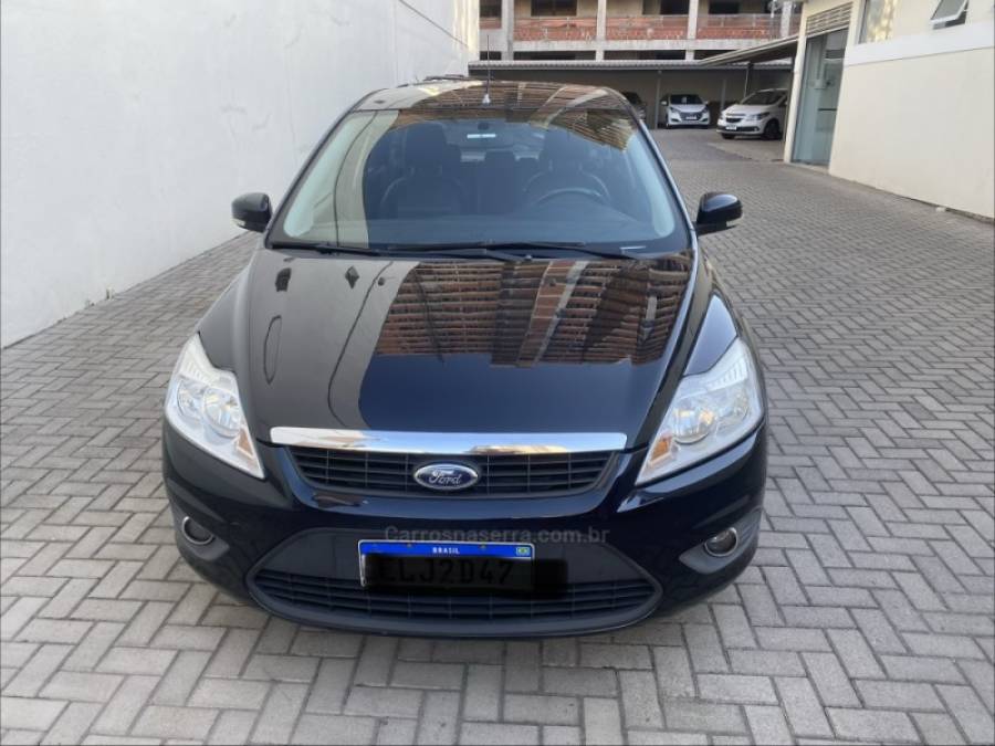 FORD - FOCUS - 2011/2012 - Preta - R$ 42.900,00