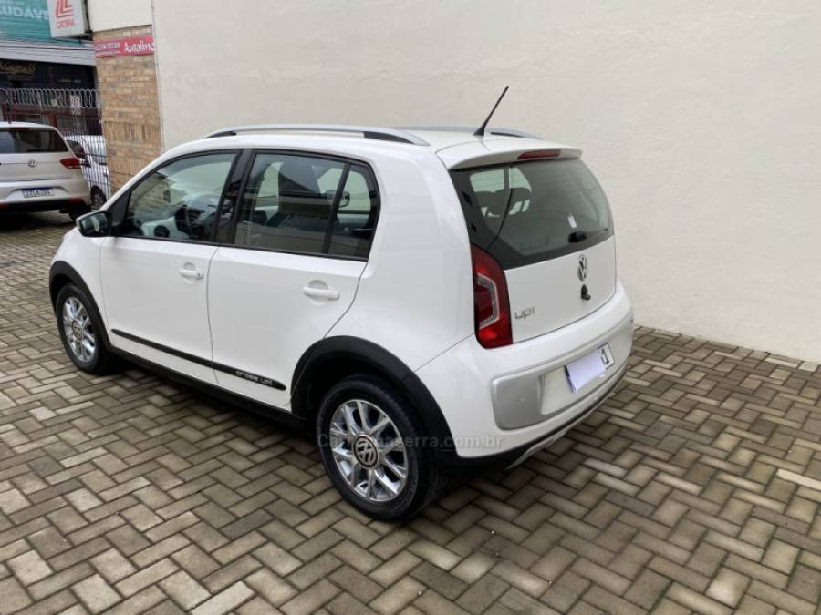 VOLKSWAGEN - UP - 2015/2016 - Branca - R$ 51.900,00